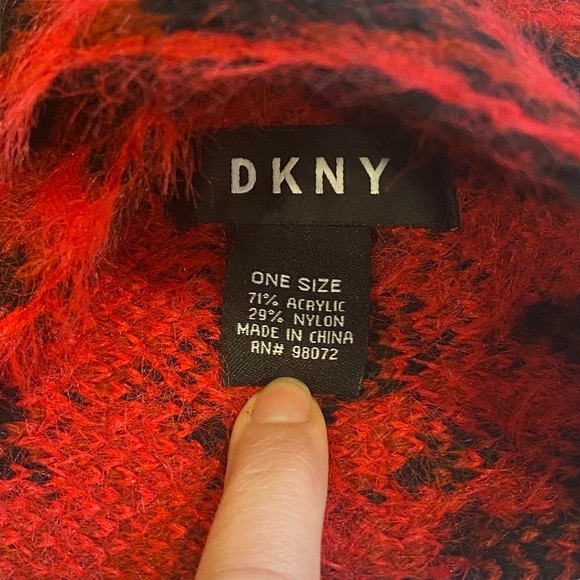 DKNY Red Black Animal Print Winter Headwrap NWT - Picture 3 of 4